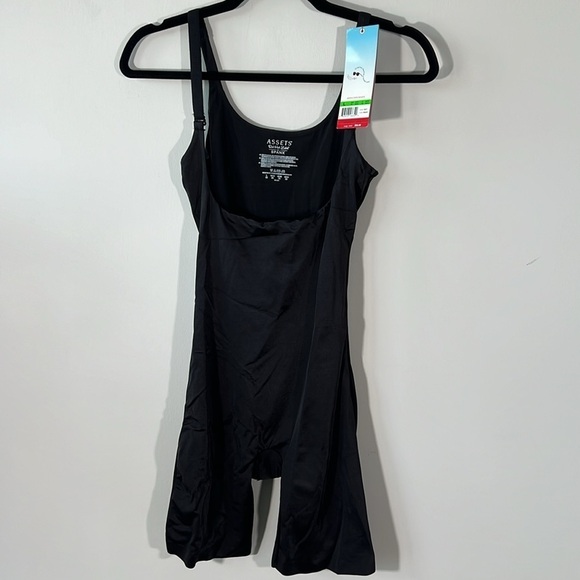 ASSETS by Spanx Silhouette Serums Mid-Thigh Body Shaper - Picture 3 of 3